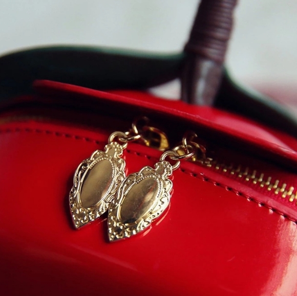 NEW | Snow White Inspired Red Apple Shaped Purse - Picture 6 of 8